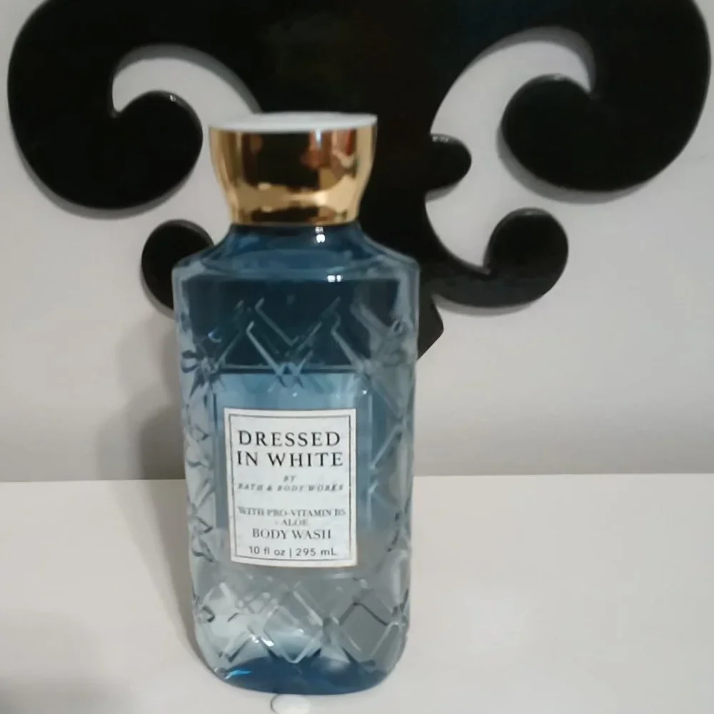 Bath and body works Dressed in White - Picture 3 of 3